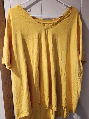 **Terra & Sky Yellow V-Neck Tee Size 3X Short Sleeve Flowy Top**